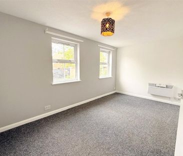 1 bed ground floor flat to rent in Castle Close, Rayleigh, SS6 - Photo 3