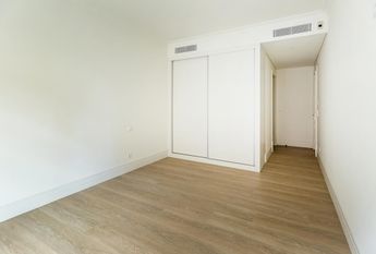 1 Bedroom Apartment with swimming pool, Janelas Verdes, Lisboa