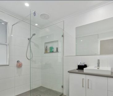 Charming Family Home in Walkervale - Photo 6