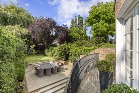 A rare and wonderful family home boasting off-street parking on a very sought after street. - Photo 5
