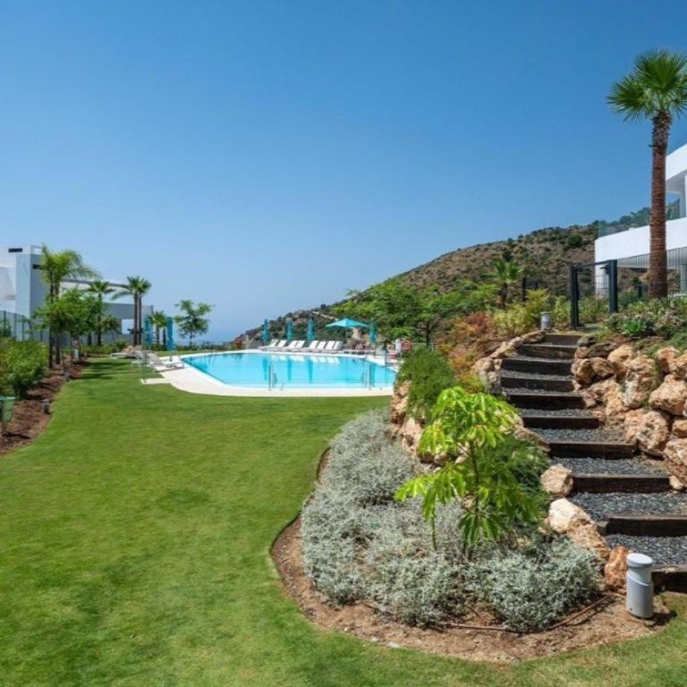 3 bedroom luxury Flat for rent in Marbella, Spain - Photo 1