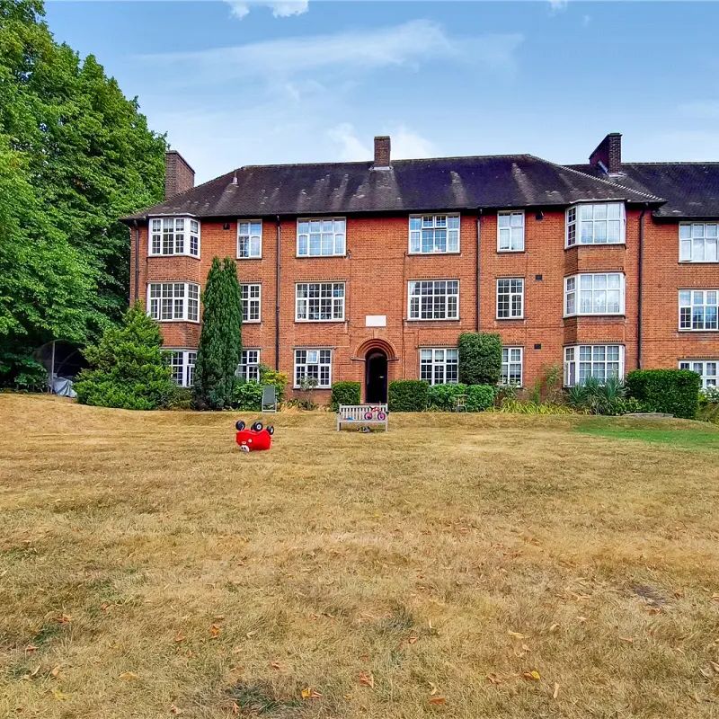 3 bedroom flat in Sheldon Avenue - Photo 1