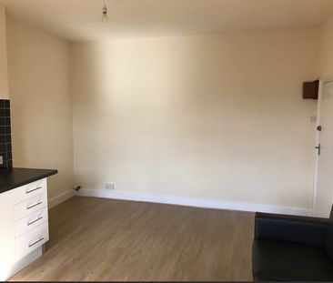Room in a Shared House, Brondesbury Villas, NW6 - Photo 1