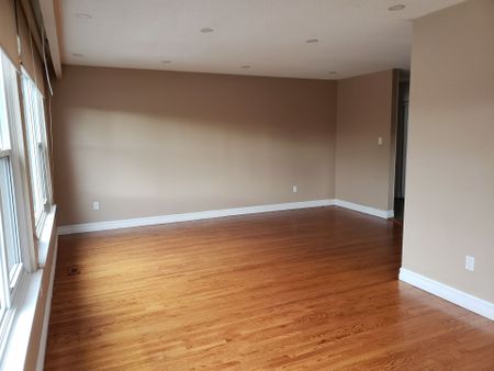 For Lease - 247 Waverly Street, Oshawa, Ontario - Photo 4