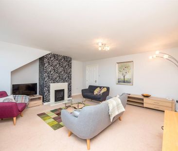 3 bedroom flat to rent - Photo 4