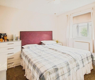 2 bedroom end of terrace house to rent - Photo 2