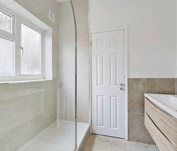 Stylish fully refurbished one-bedroom ground floor apartment with p... - Photo 6
