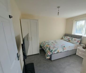 Room in a Shared House, Newton Heath, M40 - Photo 3