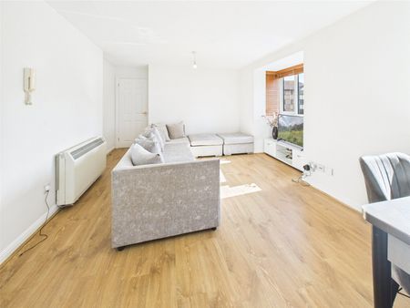 Varsity Drive, Twickenham, Middlesex, TW1 - Photo 2