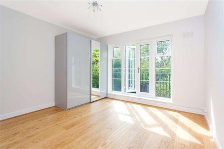 A well presented 2 bedroom, 2 bathroom duplex apartment. - Photo 2