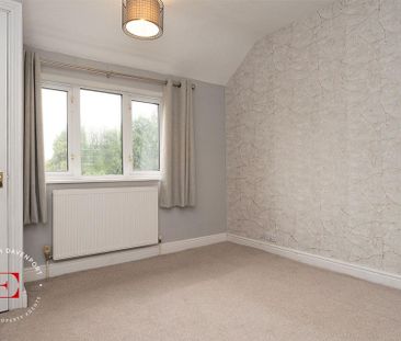 3 bedroom end of terrace house to rent - Photo 4