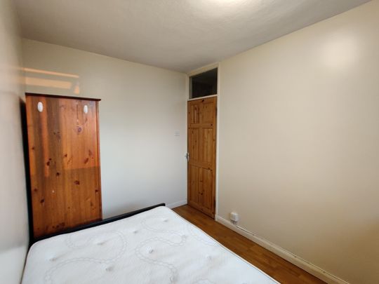 Room in a Shared Flat, Hathway House, SE15 - Photo 1