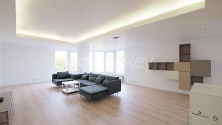 Apartament cu 4 camere si vedere spre parc | ID:351521 - Fotografie 2
