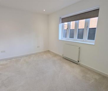 4 bedroom detached house to rent - Photo 4