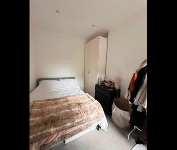 Room in a Shared Flat, Gambole Road, SW17 - Photo 4