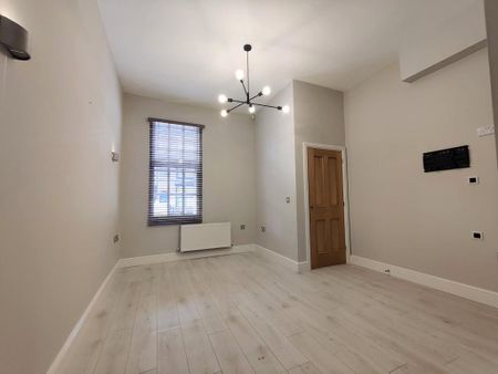 2 bedroom terraced house to rent - Photo 2