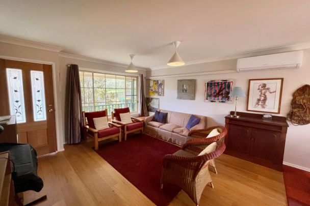 Fully Furnished Two-Bedroom Townhouse in Prime Location! - Photo 1