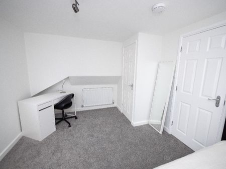 246 Hubert Road - Photo 3