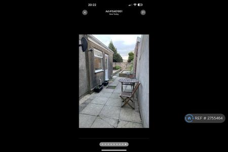 1 bedroom in a house share to rent - Photo 2