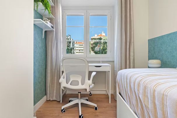 Rua Afonso Lopes Vieira, Lisbon, Lisbon 1700-070 - Photo 1