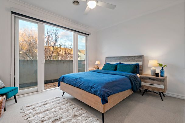 3 Bedroom Townhouse with Spacious Living Zones! - Photo 1
