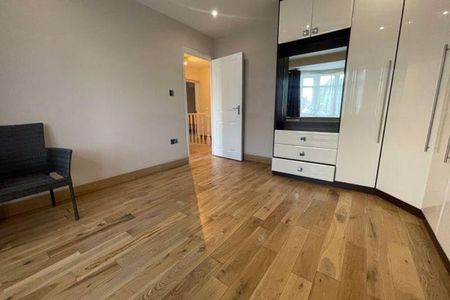 5 bedroom semi-detached house to rent - Photo 2