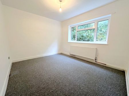 A 2 Bedroom Ground Floor Flat Instruction to Let in - Photo 5