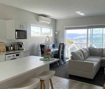 Immaculate Near New 3 Bedroom Townhouse in Whitby - Photo 2