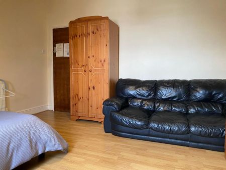 1 bedroom in a house share to rent - Photo 5