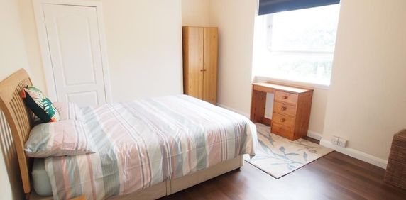 TWO BEDROOM FLAT SHARE IN M13 AREA OF MANCHESTER - Photo 2