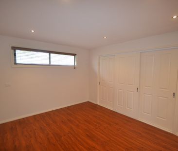 Spacious Townhouse In Prime Location - Photo 3