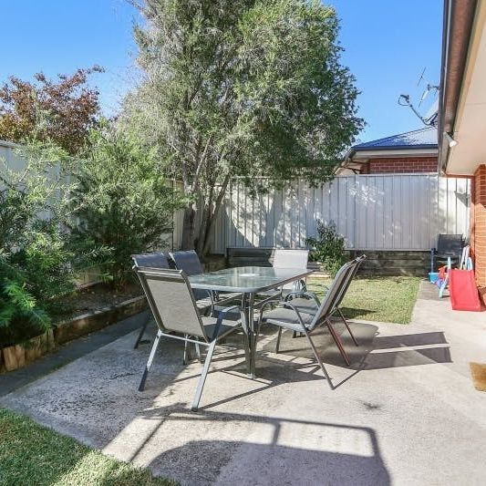 Comfortable 2 Bedroom Home! - Photo 1