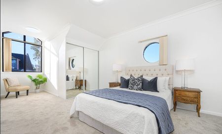 Convenient & Quietly Setback 3-Bedroom Townhouse - Photo 2