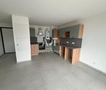 Location Appartement 2 pièces 44m² POISAT 38320 - Photo 2