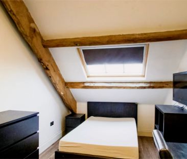 7 Bed 2 Bath - Photo 4