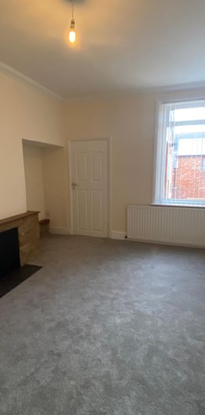 2 bed flat to rent in Fern Dene Road, Gateshead - Photo 1