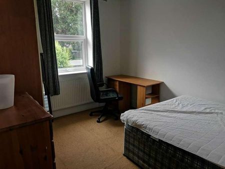 Bedroom Detached House In Winton, BH9 - Photo 4