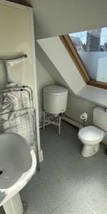 STUDIO MEUBLÉ - QUARTIER SAINT PIERRE - Photo 4