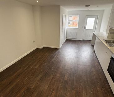 2 bedroom end of terrace house to rent - Photo 5