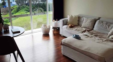 Living with sun and views - Photo 2