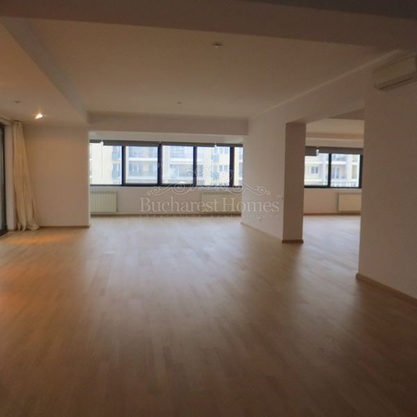 Large Four Bedroom Penthouse - Herastrau - Photo 1