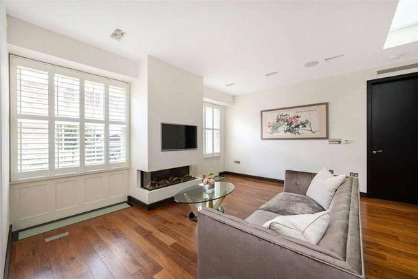 Onslow Mews West, Kensington, London, SW7 - Photo 1