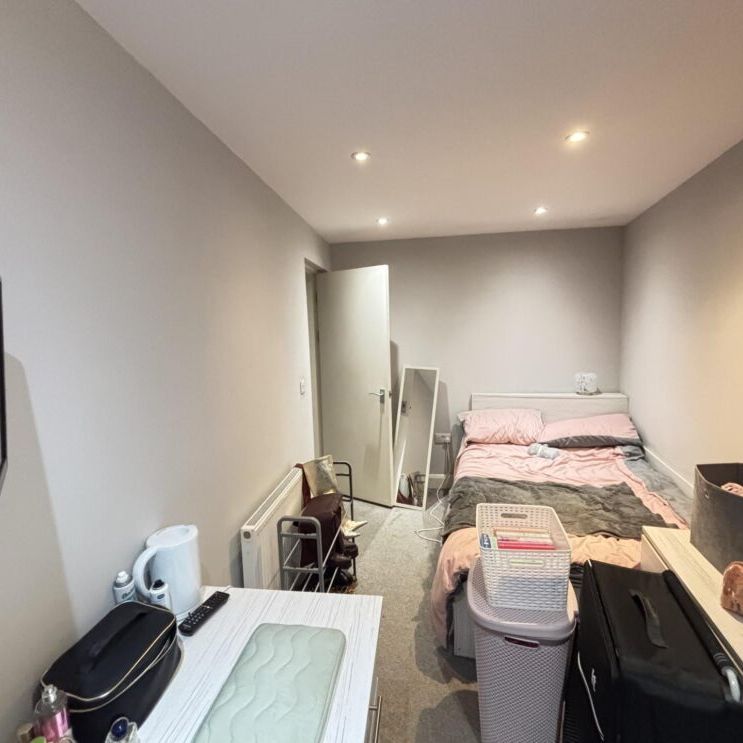68A Flat 1 Victoria Road, Leeds, LS6 1DL - Photo 1
