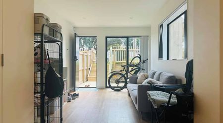 2 Ensuite Bedrooms ÃÆ'¢Ãâ€Ã¢â€¬Ãâ€" Modern Comfort & Privacy! - Photo 2