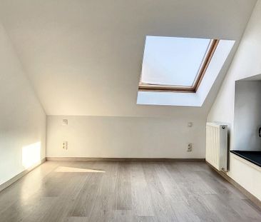 Appartement te huur in Tournai voor € 610 met 1 slaapkamer - Foto 2