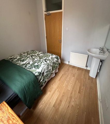 Westminster Street, Room 2, All Bills Included, Belfast, BT7 1LA - Photo 2