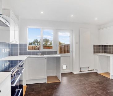 4 bedroom terraced house to rent - Photo 1