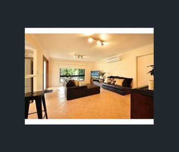 Peaceful duplex living close to Burleigh Beach. - Photo 1