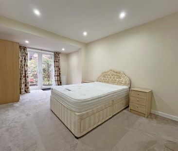 2 bedroom Semi-detached bungalow to rent - Photo 4