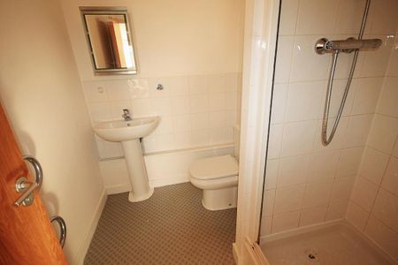 2 bedroom apartment to rent - Photo 5